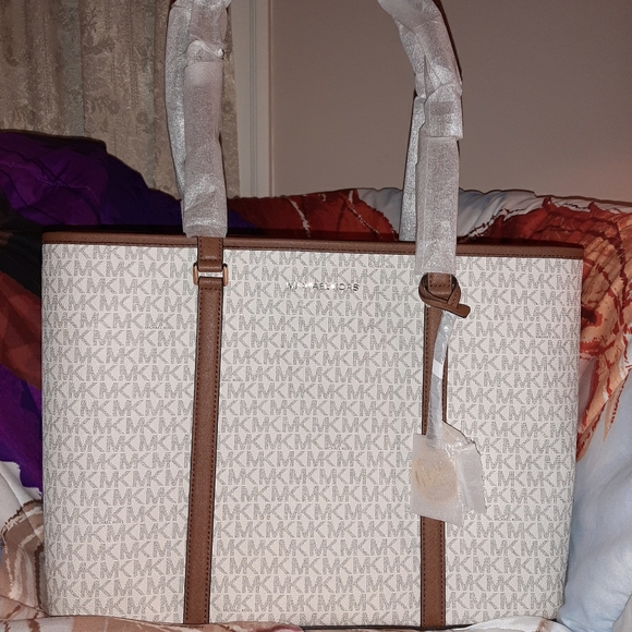 Purse - Picture 1 of 5